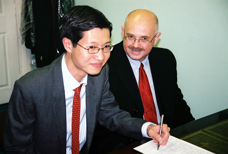 Wai-Liang signing